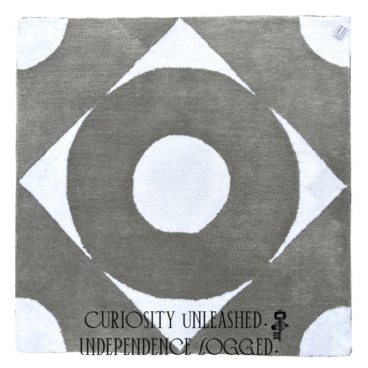Geometric Square Rug — Circle & Diamonds