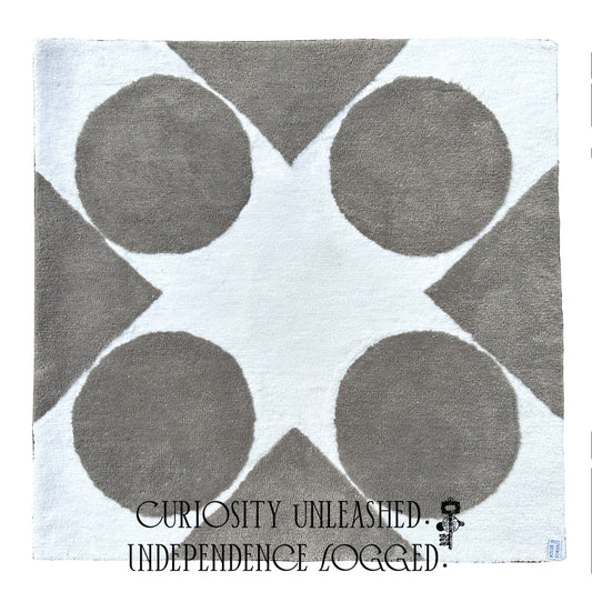 Geometric Square Rug — Four Circles