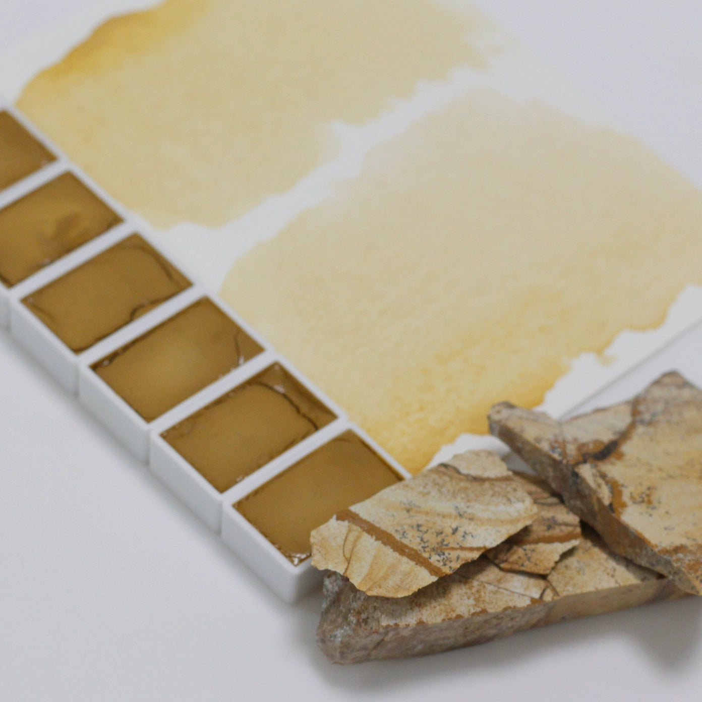 Wood grain stone Serpeg Giante natural mineral color yellow handmade solid watercolor pigment semi opaque